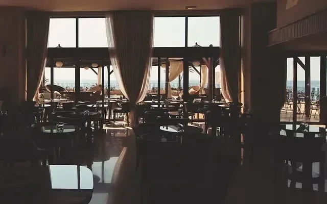 Chauffage extérieur pour restaurants, bars et hôtels : améliorez votre espace extérieur pour accueillir vos clients toute l'année.