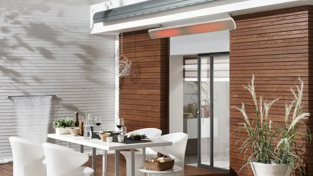 Radiant infrarouge Heatscope Vision 3200 finition All Black installé sur une terrasse couverte